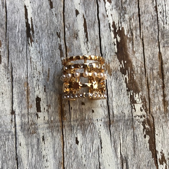 Interstellar Gold and Pearl Ear Cuff! - Picture 2 of 4